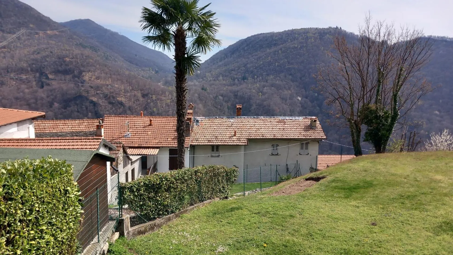 Lake Artists Home Maccagno 0*,